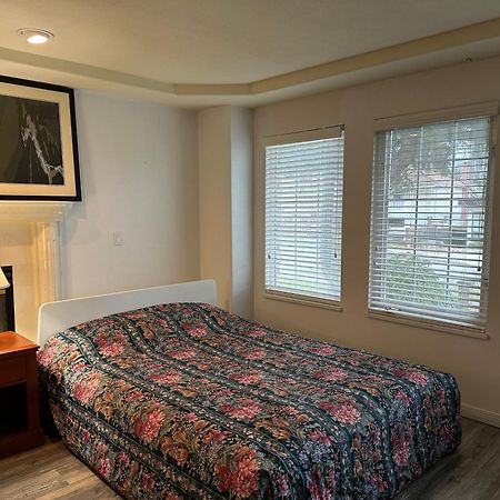 Beautiful Home In Burnaby Esterno foto